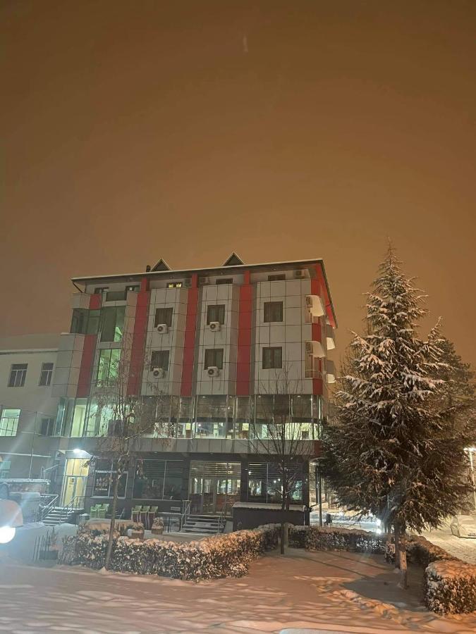 Hotel Piazza Peshkopia Kültér fotó