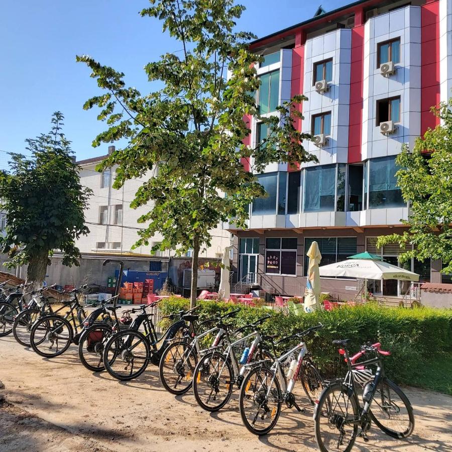 Hotel Piazza Peshkopia Kültér fotó