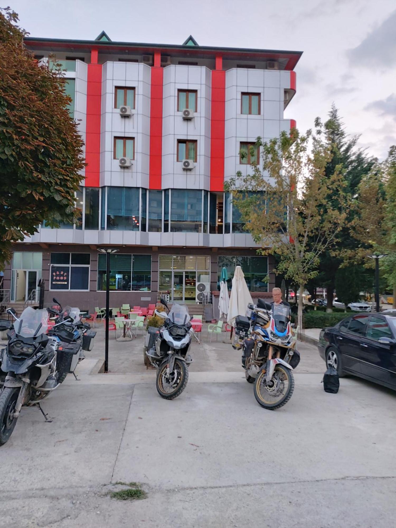 Hotel Piazza Peshkopia Kültér fotó