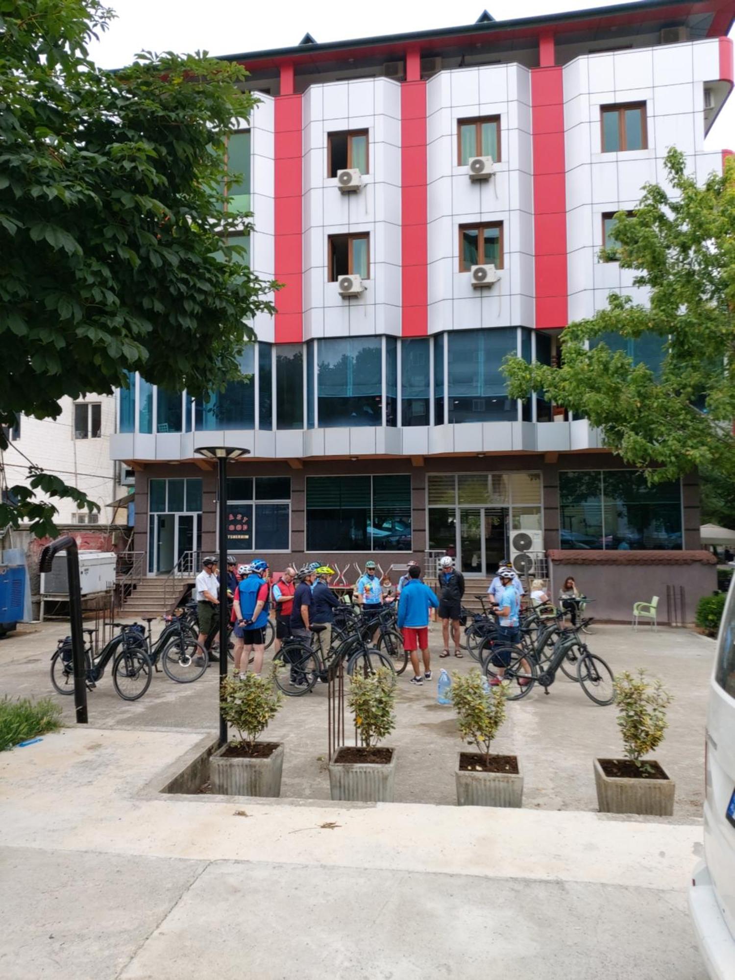 Hotel Piazza Peshkopia Kültér fotó