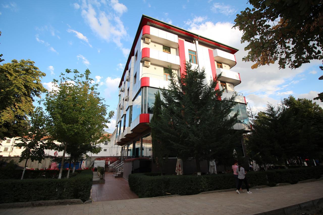 Hotel Piazza Peshkopia Kültér fotó