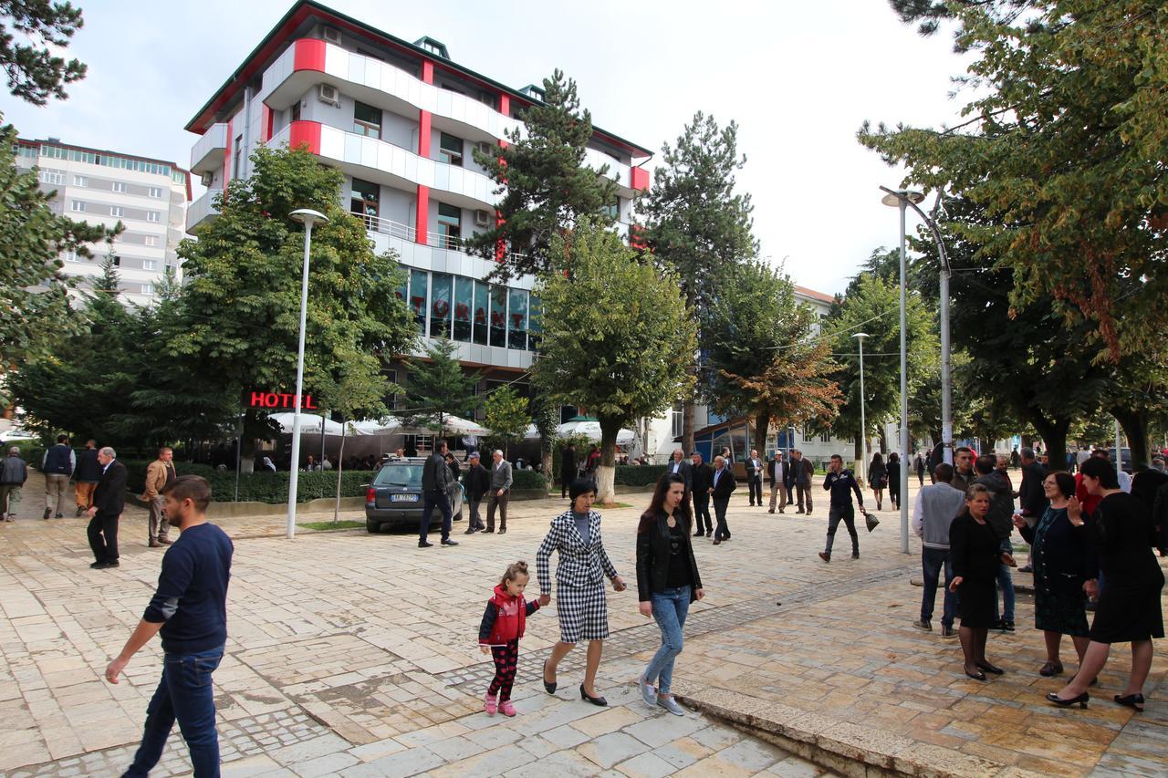 Hotel Piazza Peshkopia Kültér fotó