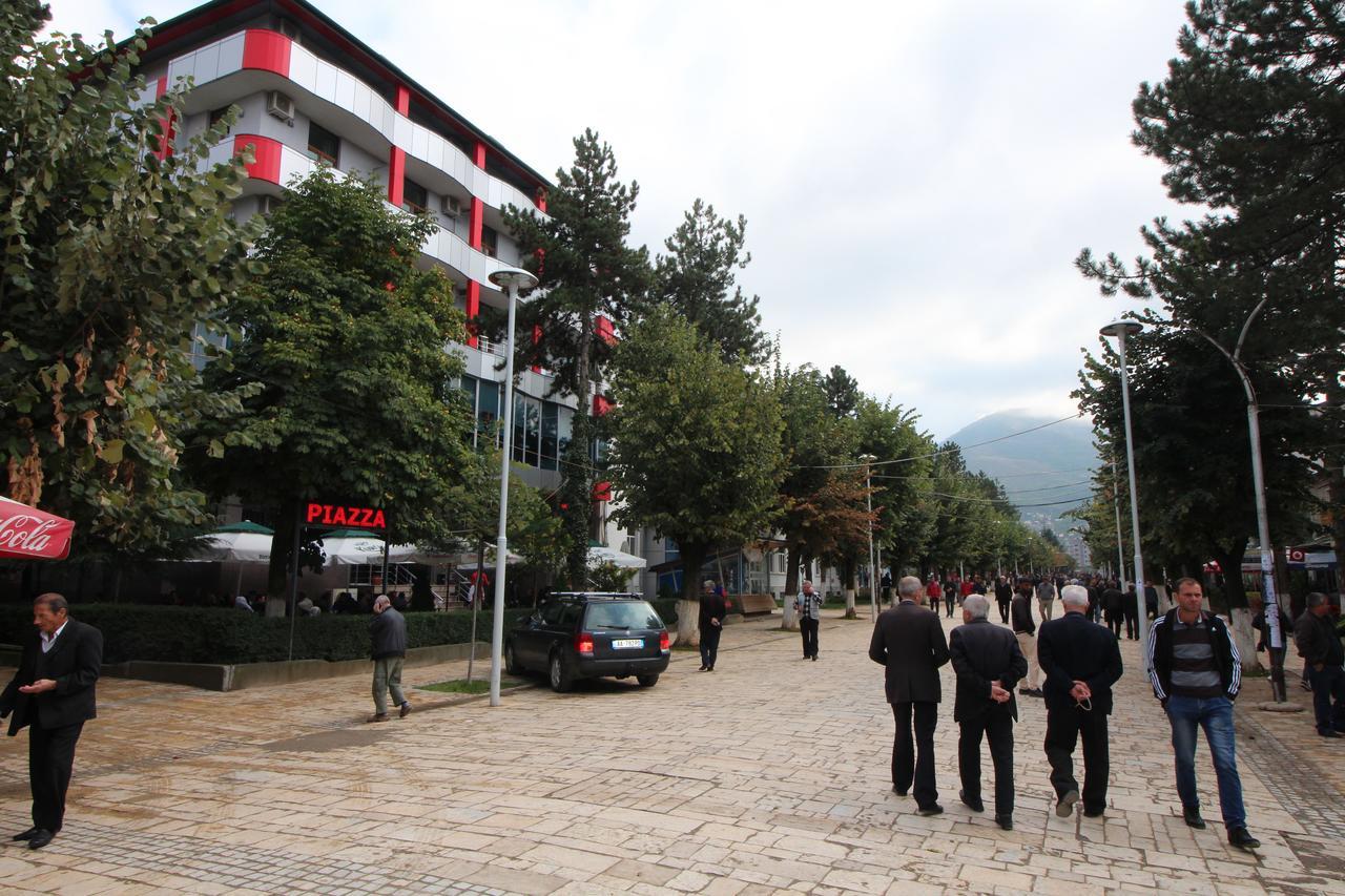 Hotel Piazza Peshkopia Kültér fotó