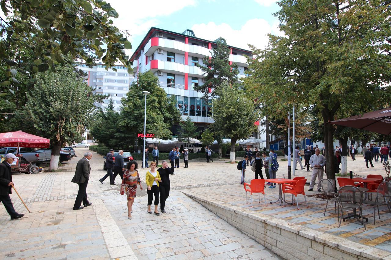 Hotel Piazza Peshkopia Kültér fotó