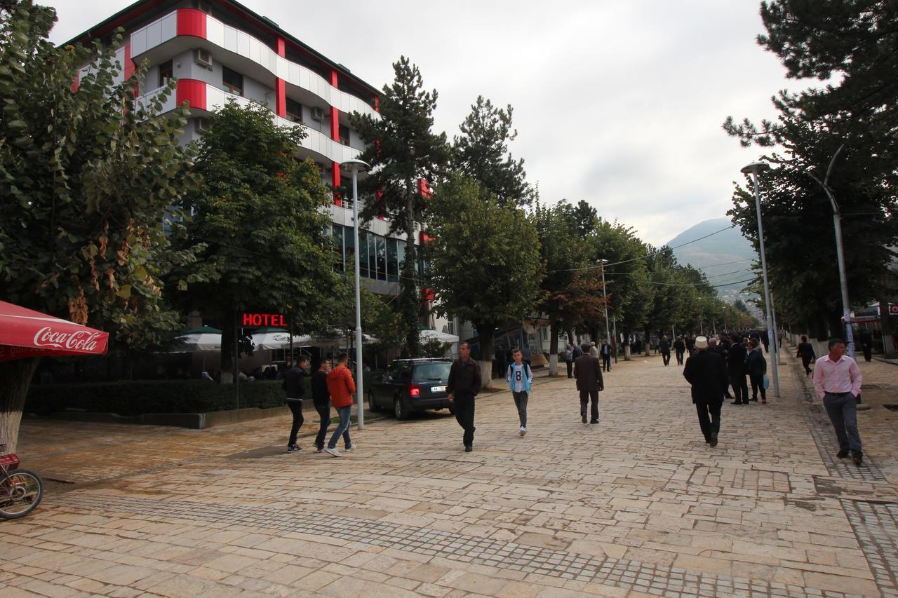 Hotel Piazza Peshkopia Kültér fotó