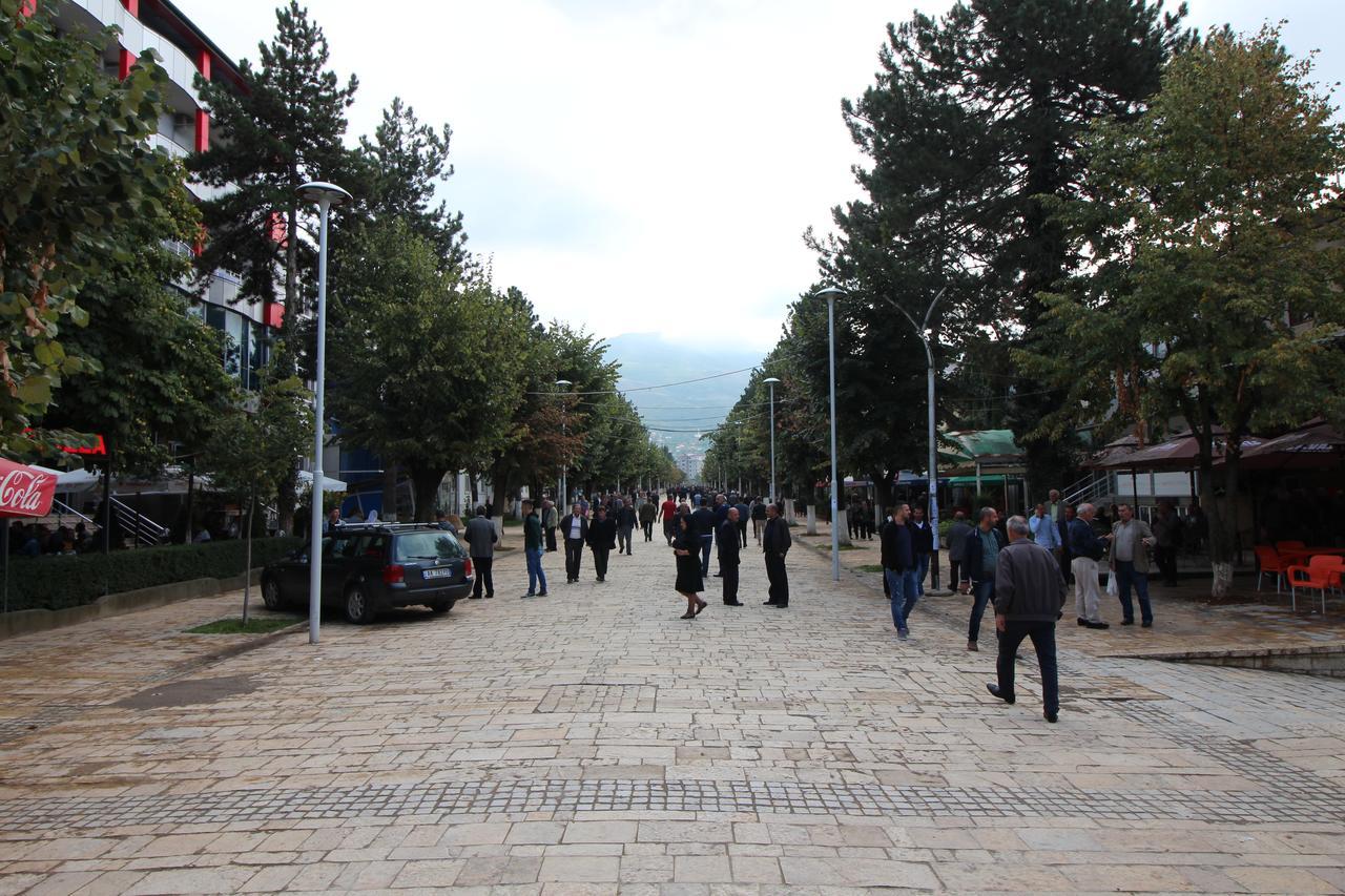 Hotel Piazza Peshkopia Kültér fotó