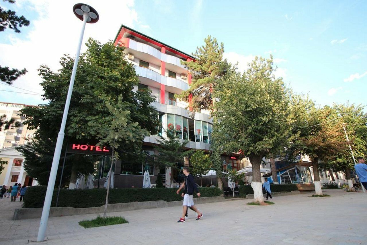 Hotel Piazza Peshkopia Kültér fotó